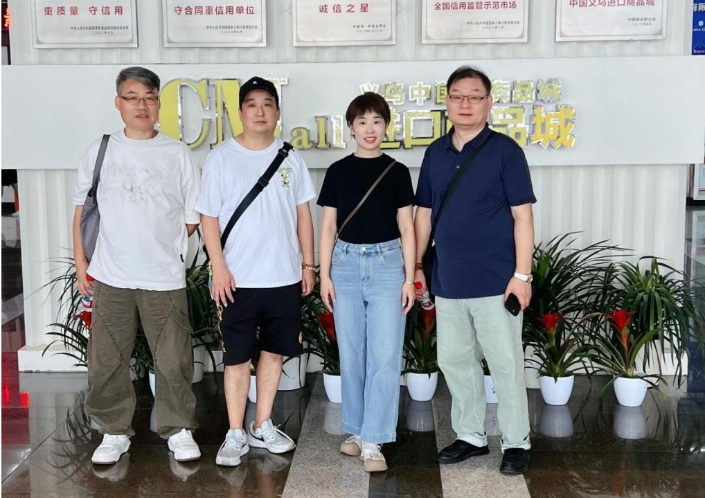 建华商业派员赴义乌国际商贸城参观学习